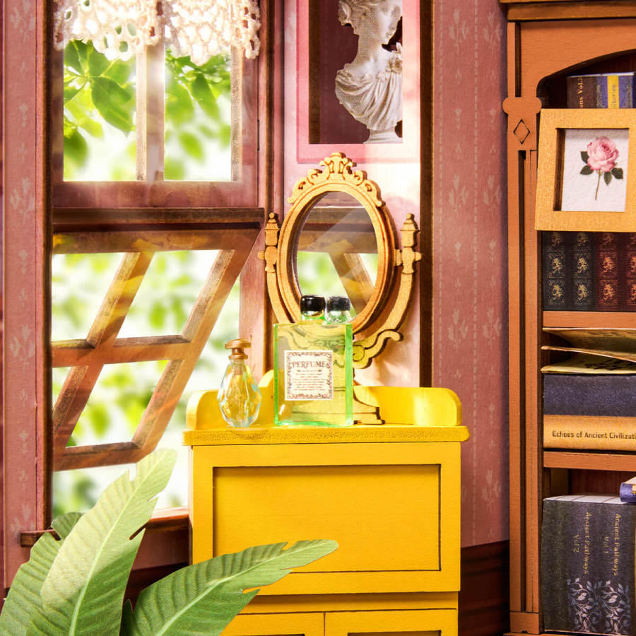 Rolife DIY Book Nook Kit - Quiet Corner Study TGE03